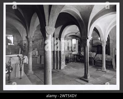 Abruzzo Sant'Eusanio Forconese S. Eusanio9. Hutzel, Max 1960-1990 Medieval: Architettura, scultura architettonica (IX-XIV secolo) Post-medievale: Scultura architettonica, affreschi, pittura, scultura (XVI-XVII secolo) fotografo e studioso tedesco Max Hutzel (1911-1988) fotografato in Italia dai primi anni '1960 fino alla sua morte. Il risultato di questo progetto, citato da Hutzel come foto Arte minore, è un'accurata documentazione dello sviluppo storico dell'arte in Italia fino al XVIII secolo, che comprende oggetti degli Etruschi e dei Romani, oltre che dell'altomedievale, romanico, gotico, re Foto Stock