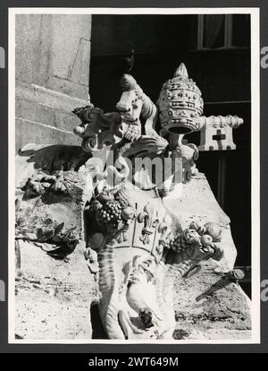 Lazio Roma Roma Piazza Navona2. Hutzel, Max 1960-1990 vedute generali della piazza (antico circo di Dominiziano), con dettagli su Fontana del Moro, Fontana dei fiumi e Fontana del Nettuno. Il fotografo e studioso tedesco Max Hutzel (1911-1988) fotografò in Italia dai primi anni '1960 fino alla sua morte. Il risultato di questo progetto, citato da Hutzel come foto Arte minore, è un'accurata documentazione dello sviluppo storico dell'arte in Italia fino al XVIII secolo, che comprende oggetti degli Etruschi e dei Romani, oltre al monum altomedievale, romanico, gotico, rinascimentale e barocco Foto Stock