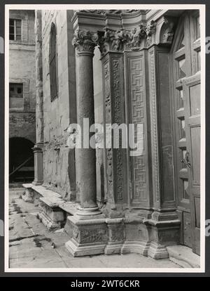 Umbria Perugia città della Pieve Santuario della Madonna di Mongiovino. Hutzel, max 1960-1990 vedute dell'esterno del XVI secolo includono dettagli della scultura portale. Le vedute interne mostrano dettagli del marmo e degli stucchi, dell'iconostasi, della cupola affrescata, dei dipinti dell'altare e delle statue in marmo. Note sull'oggetto: Campagna fotografica data: 1982. Questo monumento è stato precedentemente catalogato come situato nella città di Mongiovino. Note generali: Molti negativi di questo monumento si trovano nell'Indice Marburg dei monumenti italiani sotto "Panicale-Mongiovino", fiche 286. Fotografo e studioso tedesco Max Hutze Foto Stock