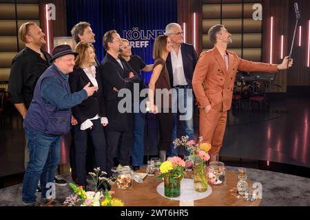 Oliver Fleischer, Axel Prahl, Wencke Myhre, Jörg Hartmann, Jan Josef Liefers, Susan Link, Christina Stürmer, Sky du Mont und Micky Beisenherz bei der Aufzeichnung der WDR-Talkshow Kölner Treff im WDR Studio BS 3. Köln, 15.03.2024 *** Oliver Fleischer, Axel Prahl, Wencke Myhre, Jörg Hartmann, Jan Josef Liefers, Susan Link, Christina Stürmer, Sky du Mont e Micky Beisenherz alla registrazione del talk show WDR Kölner Treff nel WDR Studio BS 3 Colonia, 15 03 2024 foto:XW.xRanderathx/xFuturexImagex koelner treff1503 4301 Foto Stock