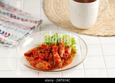 Sambal Tumis Cumi ASIN, Sambal Cumi o Spicy Salted Squid. Foto Stock