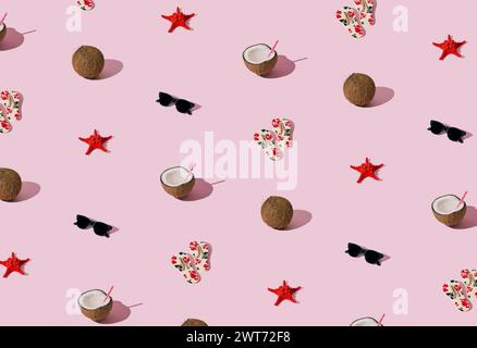 Elegante motivo estivo con luce solare realizzato con varie cose estive su sfondo rosa pastello chiaro. Concetto minimo di vacanza estiva. Foto Stock