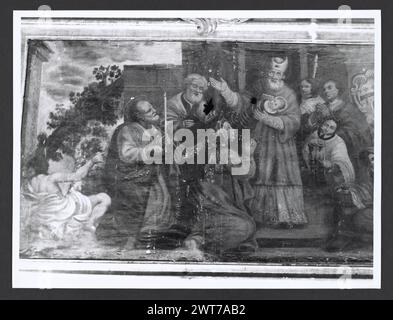 Abruzzo Teramo Teramo S. Agostino0. Hutzel, Max 1960-1990 Vista della facciata barocca costruita nel XIX secolo. Le vedute generali dell'interno includono: Un organo, una cupola, un pulpito, due altari laterali in pietra, confessionali e dipinti murali. La copertura incarna l'altare maggiore (XVI secolo) che è in argento e raffigura una scena dell'ultima cena. Nell'Oratorio si trovano affreschi dei quattro evangelisti nei pennacchi a cupola, un affresco sul soffitto e dipinti murali. Il fotografo e studioso tedesco Max Hutzel (1911-1988) fotografò in Italia dai primi anni '1960 fino alla sua morte. Il risultato di questo progetto Foto Stock