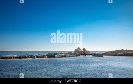 Piccole barche da pesca in legno ormeggiate nel Porto Vecchio di Fatimid, Mahdia, Tunisia Foto Stock