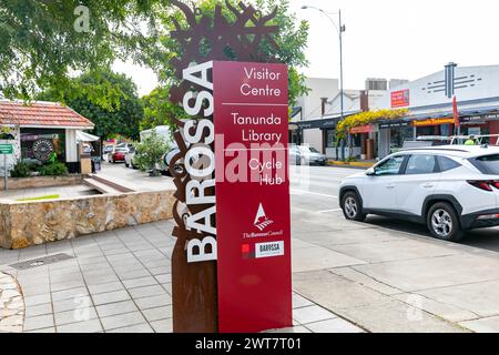 Barossa Valley, centro informazioni turistiche per i visitatori di Barossa con biblioteca e hub ciclabile, Murray Street, centro città di Tanunda, Australia meridionale, 2024 Foto Stock