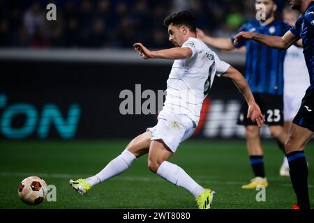 Bergamo, Italia. 14 marzo 2024. Pedro Goncalves dello Sporting Clube de Portugal segna un gol durante il turno di UEFA Europa League del 16 contro l'Atalanta BC e lo Sporting CP. Crediti: Nicolò campo/Alamy Live News Foto Stock