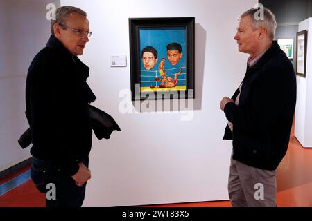 Köln, 15.03.2024 Deutsches Sport und Olympia Museum in Köln Ausstellung : „Legenden im Ring-Boxkunst die umhaut“ Die Sonderausstellung präsentiert über 40 ausgewählte Gemälde aus der Sammlung von Ingo Wegerich, die vielfach als Vorlage für die cover des berühmteten amerikanischen Fachmagazins „the Ring“ dienten. Die Motive erinnern an berühmte Faustkämpfer und ihre Ring-Duelle. Der Sammler Ingo WEGERICH li.- im Gespräch mit dem Sportjournalisten Bertram JOB re.- foto : Norbert Schmidt Foto Stock