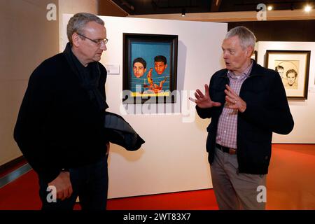 Köln, 15.03.2024 Deutsches Sport und Olympia Museum in Köln Ausstellung : „Legenden im Ring-Boxkunst die umhaut“ Die Sonderausstellung präsentiert über 40 ausgewählte Gemälde aus der Sammlung von Ingo Wegerich, die vielfach als Vorlage für die cover des berühmteten amerikanischen Fachmagazins „the Ring“ dienten. Die Motive erinnern an berühmte Faustkämpfer und ihre Ring-Duelle. Der Sammler Ingo WEGERICH li.- im Gespräch mit dem Sportjournalisten Bertram JOB re.- foto : Norbert Schmidt Foto Stock