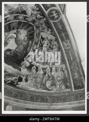 Umbria Perugia San Giacomo di Spoleto S. Giacomo8. Hutzel, Max 1960-1990 una vista esterna e molti negativi di questa chiesa del XIII secolo. Le viste interne si concentrano sull'abside e sugli affreschi della cappella laterale. Nell'abside: St. Mary Magdalen, St Apollonia, St James e due dei suoi miracoli, l'Incoronazione della Vergine. Nella Cappella S. Sebastiano: St Sebastian, St. Roch e Papa Gregorio (1528 affreschi di lo Spagna). A destra dell'abside: La Madonna, gli Angeli, i Santi Pietro, Antonio Abate e Bartolomeo. Viste anche di dipinti di altare, reliquiari, crocifisso dorato e due portacandele in legno Foto Stock