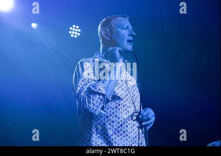 Glasgow, Regno Unito. 15 marzo 2024. Stephen Holt degli Inspiral Carpets che si esibiscono al Barrowland Ballroom di Glasgow il 15 marzo 2024 Credit: Glasgow Green at Winter Time/Alamy Live News Foto Stock