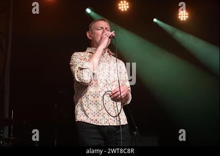 Glasgow, Regno Unito. 15 marzo 2024. Stephen Holt degli Inspiral Carpets che si esibiscono al Barrowland Ballroom di Glasgow il 15 marzo 2024 Credit: Glasgow Green at Winter Time/Alamy Live News Foto Stock