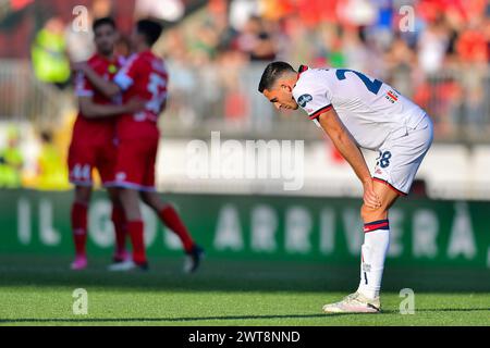 Monza, Italia. 16 marzo 2024. Foto Claudio grassi/LaPresse 16 marzo 2024 - Monza, Italia - sport, calcio - Monza vs Cagliari - Campionato italiano di calcio serie A TIM 2023/2024 - Stadio U-Power. Nella foto: Delusione Cagliari 16 marzo 2024 - Monza, Italia - sport, calcio - AC Monza vs Cagliari calcio - Campionato Italiano TIM di serie A 2023/2024 - Stadio U-Power. Nella foto: Cagliari illusione credito: LaPresse/Alamy Live News Foto Stock