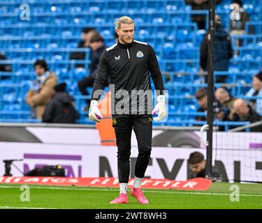 Loris Karius del Newcastle United si scalda in vista della partita, durante la finale di fa Cup degli Emirati Manchester City vs Newcastle United all'Etihad Stadium, Manchester, Regno Unito, 16 marzo 2024 (foto di Cody Froggatt/News Images) Foto Stock