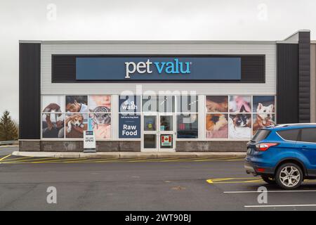 Stewiacke, Canada - 13 marzo 2024: Negozio PET Valu. PET Valu è un'azienda canadese di alimenti e forniture per animali. Foto Stock