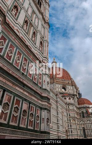 La cattedrale metropolitana di Santa Maria del Fiore, comunemente nota come la cattedrale di Firenze, è la principale chiesa fiorentina, simbolo della città. Foto Stock