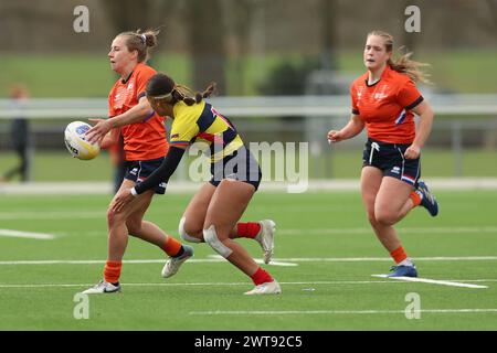 AMSTERDAM, PAESI BASSI - MARCH16: Valentina APIAS Pleuni Kievit durante l'International Rugby WXV Play-Off Game Ladies match tra Paesi Bassi Foto Stock