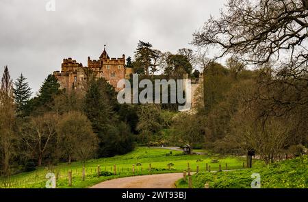 Dunster Castle & Water Mill, Somerset. REGNO UNITO Foto Stock