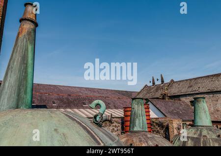 La distilleria Kilbeggan si trova sul fiume Brosna nella città di Kilbeggan, nella contea di Westmeath, in Irlanda. Attualmente fa parte del Beam Suntory Foto Stock