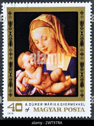 Francobollo cancellato stampato dall'Ungheria, che mostra dipinto Madonna con bambino), 450 ° anniversario della morte di Dürer, circa 1978. Foto Stock