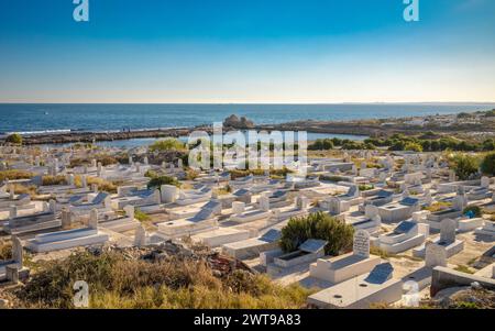 Il cimitero marittimo islamico di Mahdia e il porto vecchio di Fatimid, Borg Errass, Mahdia, Tunisia Foto Stock