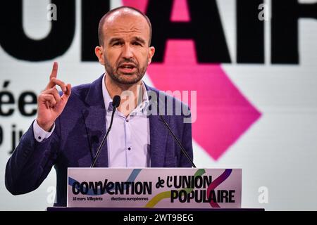 il presidente francese del partito politico “la France insoumise” Manuel Bompard parla durante la convenzione del partito politico di sinistra francese “la France Insoumise” per lanciare la loro campagna elettorale per le elezioni europee, al Parc des Expositions di Villepinte, a nord di Parigi, il 16 marzo 2024. Foto di Firas Abdullah/ABACAPRESS.COM Foto Stock