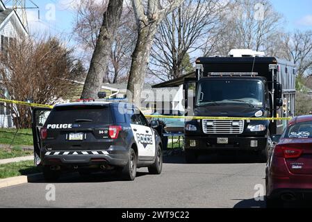 Levittown, Pennsylvania, Stati Uniti. 16 marzo 2024. (NUOVO) diverse persone morte in una situazione di sparatoria attiva a Levittown, Pennsylvania. 16 marzo 2024, Levittown, Pennsylvania, Stati Uniti: Diverse persone sono state uccise da un uomo armato a Levittown, Pennsylvania Saturday. La polizia stava raccogliendo prove sulla scena del crimine in una casa a Edgewood Lane. (Credit Image: © Kyle Mazza/TheNEWS2 via ZUMA Press Wire) SOLO PER USO EDITORIALE! Non per USO commerciale! Foto Stock