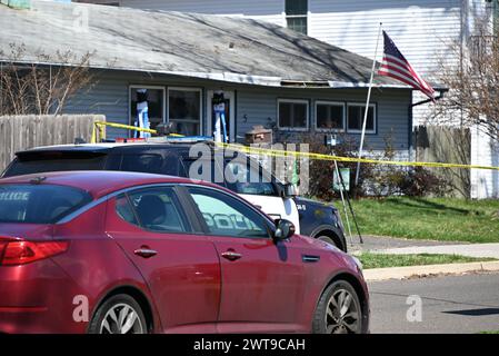 Levittown, Pennsylvania, Stati Uniti. 16 marzo 2024. (NUOVO) diverse persone morte in una situazione di sparatoria attiva a Levittown, Pennsylvania. 16 marzo 2024, Levittown, Pennsylvania, Stati Uniti: Diverse persone sono state uccise da un uomo armato a Levittown, Pennsylvania Saturday. La polizia stava raccogliendo prove sulla scena del crimine in una casa a Edgewood Lane. (Credit Image: © Kyle Mazza/TheNEWS2 via ZUMA Press Wire) SOLO PER USO EDITORIALE! Non per USO commerciale! Foto Stock