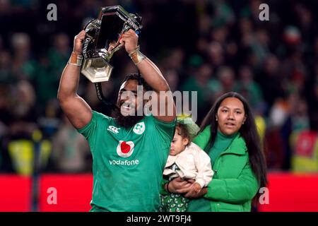 Il Bundee Aki irlandese festeggia dopo la partita del Guinness Six Nations all'Aviva Stadium di Dublino. Data foto: Sabato 16 marzo 2024. Foto Stock