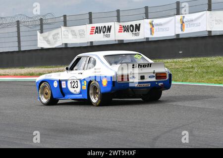 Scarperia, 2 aprile 2023: Ford Capri RS 3100 Colonia 1975 in azione durante il Mugello Classic 2023 sul circuito del Mugello in Italia. Foto Stock