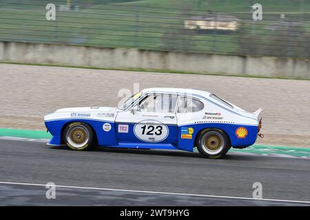 Scarperia, 2 aprile 2023: Ford Capri RS 3100 Colonia 1975 in azione durante il Mugello Classic 2023 sul circuito del Mugello in Italia. Foto Stock