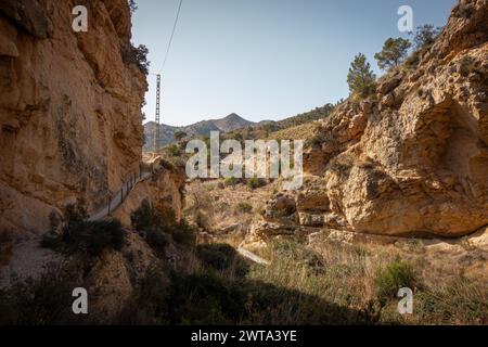Percorso per il bacino idrico Tibi ad Alicante. Spagna. Foto Stock