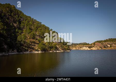 Percorso per il bacino idrico Tibi ad Alicante. Spagna. Foto Stock