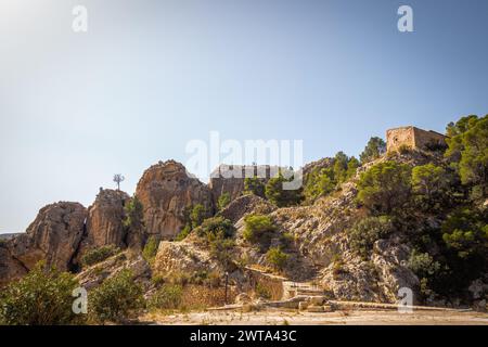 Percorso per il bacino idrico Tibi ad Alicante. Spagna. Foto Stock