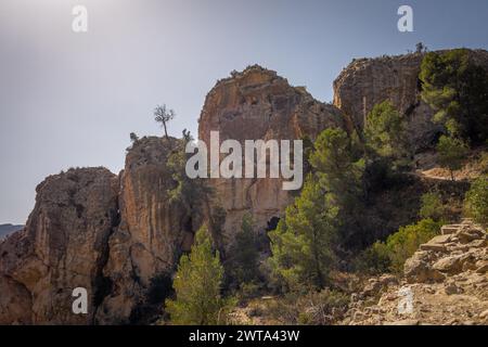 Percorso per il bacino idrico Tibi ad Alicante. Spagna. Foto Stock