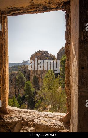 Percorso per il bacino idrico Tibi ad Alicante. Spagna. Foto Stock