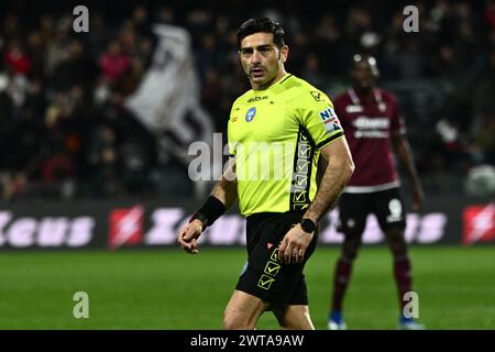 Salerno, Italia. 16 marzo 2024. L'arbitro Fabio Maresca durante il match di serie A TIM tra la US Salernitana e la US Lecce allo Stadio Arechi di Salerno, il 16 marzo 2024. ( Credito: Nicola Ianuale/Alamy Live News Foto Stock