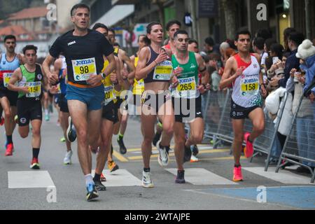 Laredo, Cantabria, Spagna. 16 marzo 2024. Laredo, Spagna, 16 marzo 2024: Atleta spagnola, Irene SÃnchez-Escribano (8) durante i 10 chilometri di Laredo, il 16 marzo 2024, a Laredo, Spagna. (Credit Image: © Alberto Brevers/Pacific Press via ZUMA Press Wire) SOLO PER USO EDITORIALE! Non per USO commerciale! Foto Stock