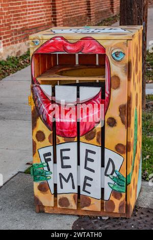 Art Trash CAN, Berkeley Springs, West Virginia, USA Foto Stock