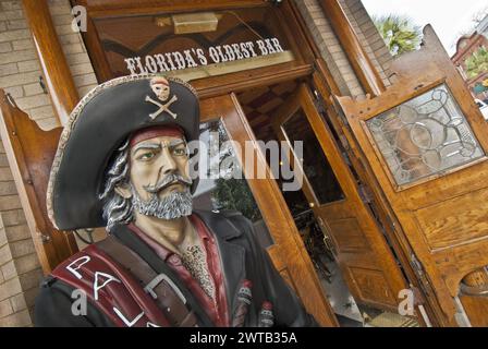 Il Palace è il saloon più antico della Florida, costruito nel 1878, si trova in Centre Street nel quartiere storico di Fernandina Beach sull'isola Amelia Foto Stock