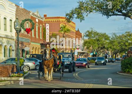 Centre Street nel quartiere storico di Fernandina Beach sull'isola Amelia in Florida Foto Stock