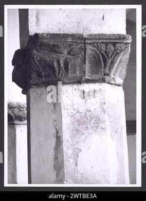 Campania Caserta Sessa Aurunca S. Pietro (Duomo)08. Hutzel, Max 1960-1990 Medioevale: Architettura (c. 1103), scultura architettonica, pavimentazione (XII secolo), candela pascal, fonte battesimale con frammenti romani riutilizzati. Post-medievale: Affreschi (XIII secolo) interni barocchi (c. 1758), scultura oggetto Note: Sito restaurato 1980 fotografo e studioso tedesco Max Hutzel (1911-1988) fotografato in Italia dai primi anni '1960 fino alla sua morte. Il risultato di questo progetto, citato da Hutzel come foto Arte minore, è un'accurata documentazione dello sviluppo storico dell'arte in Italia fino al XVIII secolo Foto Stock