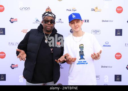 Los Angeles, California, Stati Uniti. 9 marzo 2024. Il DJ Tye Hollywood di iHeartRadio e Stefan Benz di American Idol partecipano alla Prom Expo Unlimited Honors Tiffany Haddish's She Ready Foundation presso l'Earvin 'Magic' Johnson Park & Community Event Center di Los Angeles, California. Credito: Sheri Determan Foto Stock