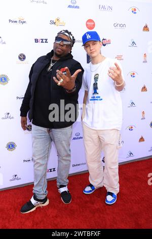 Los Angeles, California, Stati Uniti. 9 marzo 2024. Il DJ Tye Hollywood di iHeartRadio e Stefan Benz di American Idol partecipano alla Prom Expo Unlimited Honors Tiffany Haddish's She Ready Foundation presso l'Earvin 'Magic' Johnson Park & Community Event Center di Los Angeles, California. Credito: Sheri Determan Foto Stock