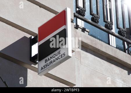 Bordeaux , Francia - 03 12 2024 :: societe generale logo rosso nero marchio di ufficio agenzia bancaria francese Foto Stock