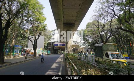 Bangalore, India - 16 gennaio 2024: Vista esterna della stazione della metropolitana di Jayanagar, Bangalore. Incredibile architettura moderna. Foto Stock