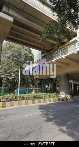 Bangalore, India - 16 gennaio 2024: Vista esterna della stazione della metropolitana di Jayanagar, Bangalore. Incredibile architettura moderna. Foto Stock