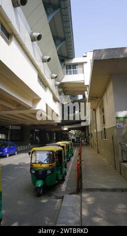 Bangalore, India - 16 gennaio 2024: Vista esterna della stazione della metropolitana di Jayanagar, Bangalore. Incredibile architettura moderna. Foto Stock