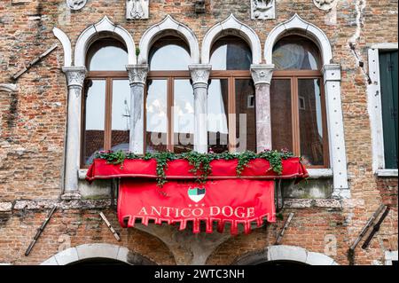 Venezia, Italia - 26 febbraio 2023: Di fronte all'Antico Doge Hotel a Venezia Foto Stock