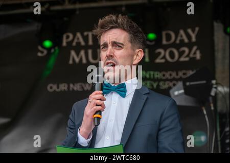 Muenchen, St Patricks Day Festival 2024 auf dem Odeonsplatz, moderatore John Dunne *** Monaco di Baviera, St Patricks Day Festival 2024 sull'Odeonsplatz, presentatore John Dunne Foto Stock