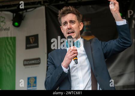 Muenchen, St Patricks Day Festival 2024 auf dem Odeonsplatz, moderatore John Dunne *** Monaco di Baviera, St Patricks Day Festival 2024 sull'Odeonsplatz, presentatore John Dunne Foto Stock